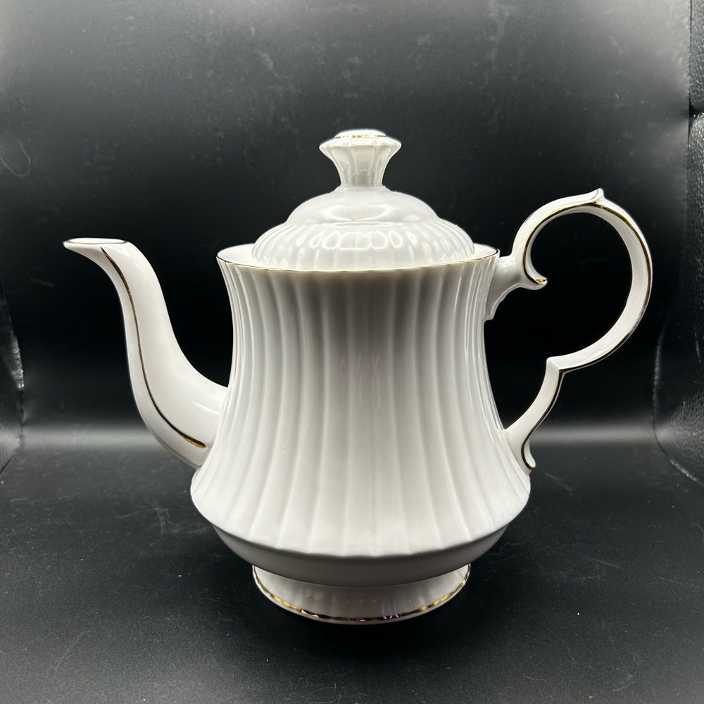 Elegant Royal Windsor White Porcelain Teapot holds approximately 5 cups of